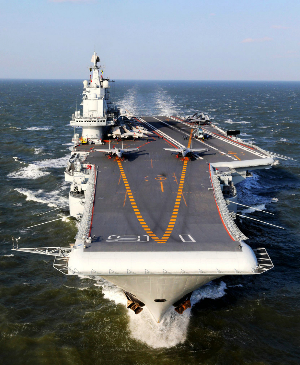 诡谲,战云密布  ①中国正在准备首次有2艘航母同时参演的大型军事演习