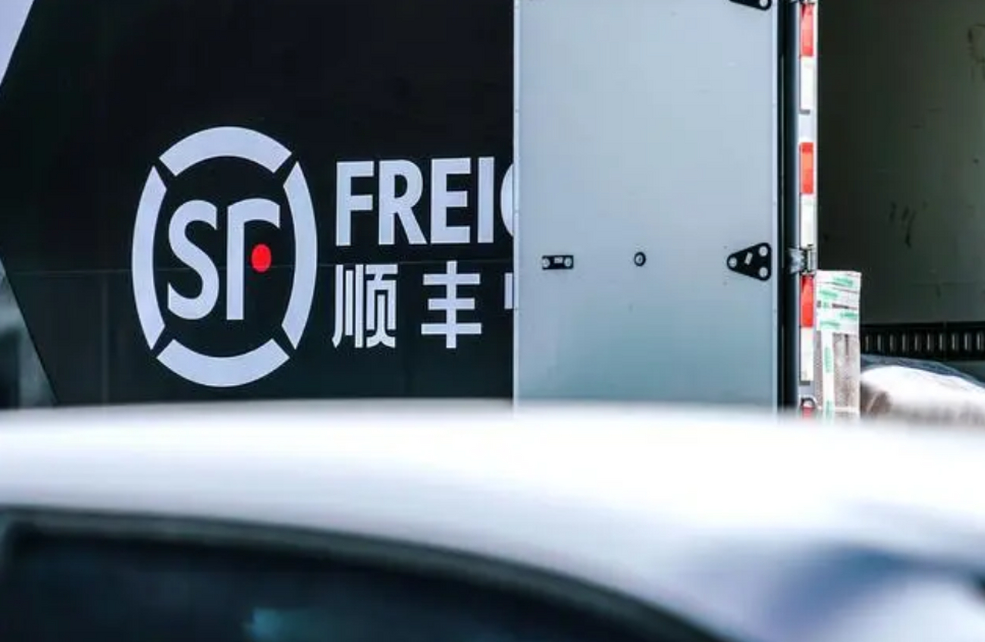 顺丰奔赴港上市#   7月7日晚间,顺丰控股(002352.