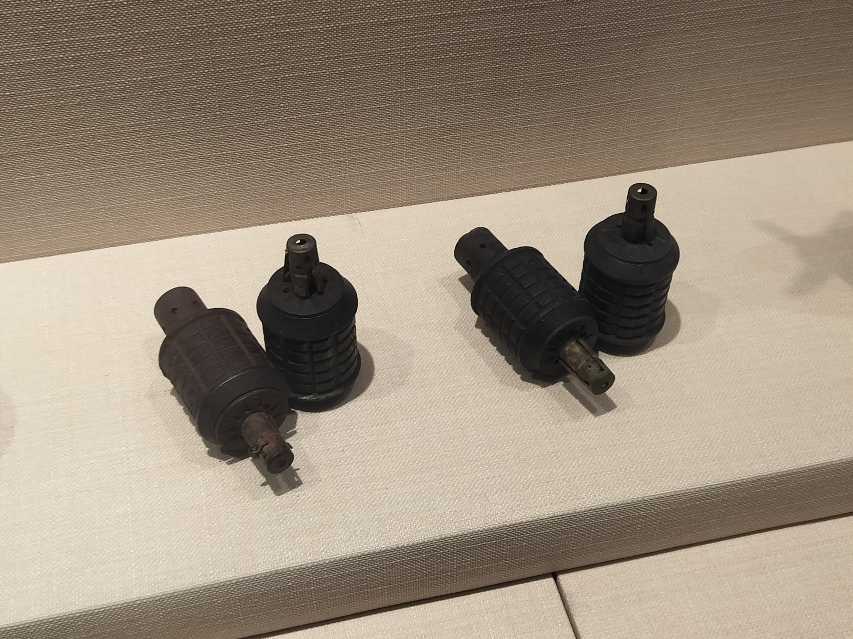 日本香瓜手雷,拉环后还要磕一下扔出去才炸#日本香瓜手雷