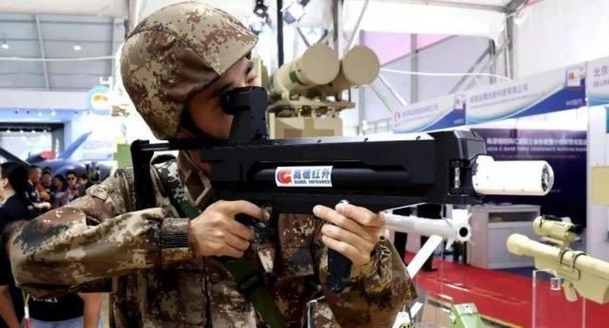 qn202单兵微型导弹反应速度慢,并不适合打巷战