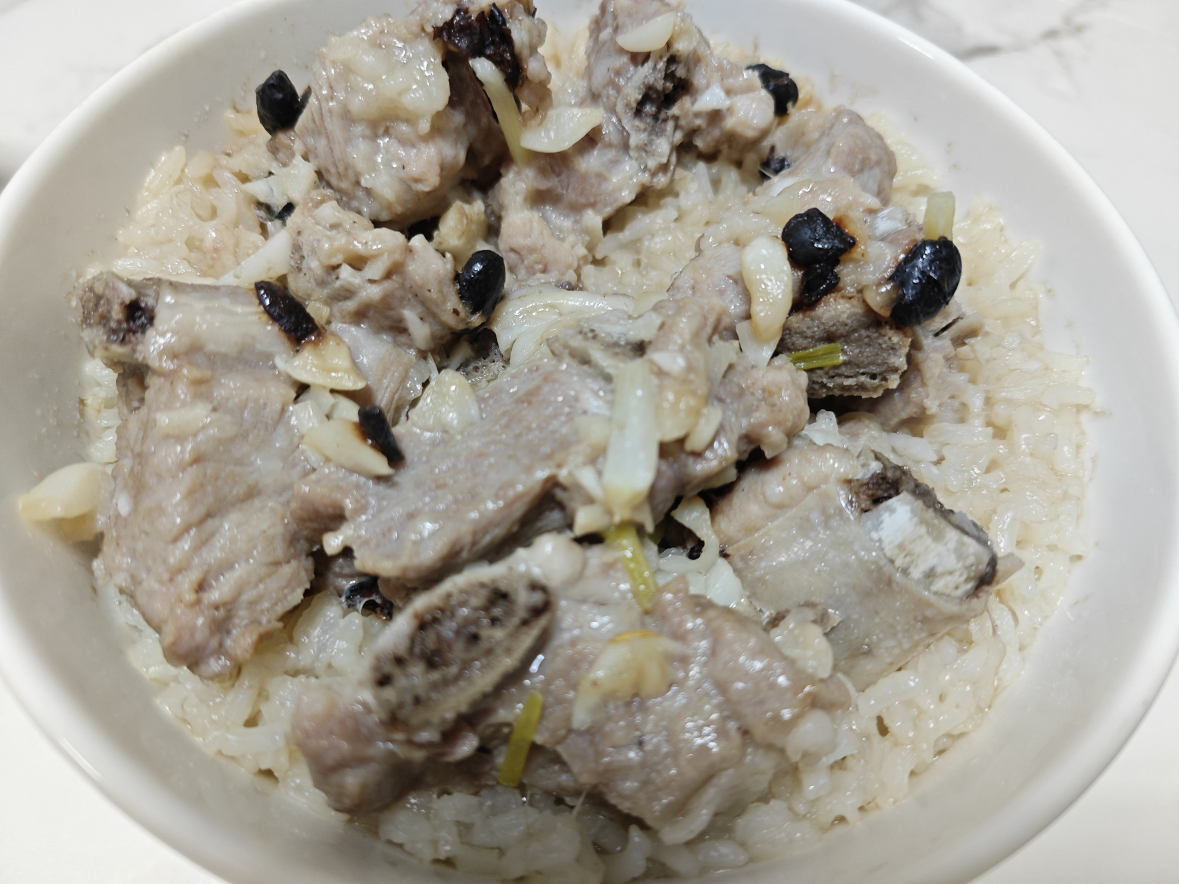今天的简便午餐:排骨蒸饭