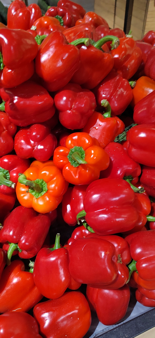 最后买下两斤多,准备回去做圆椒炒肉.