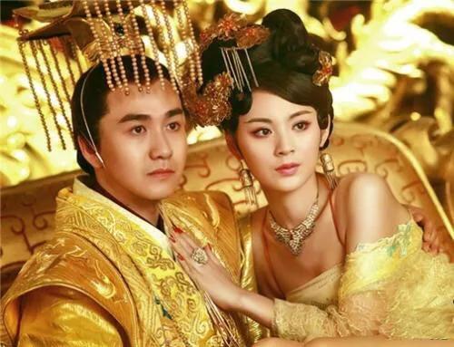 陈叔宝借着酒意硬拉10岁张丽华同寝.张丽华初承雨露不胜羞涩