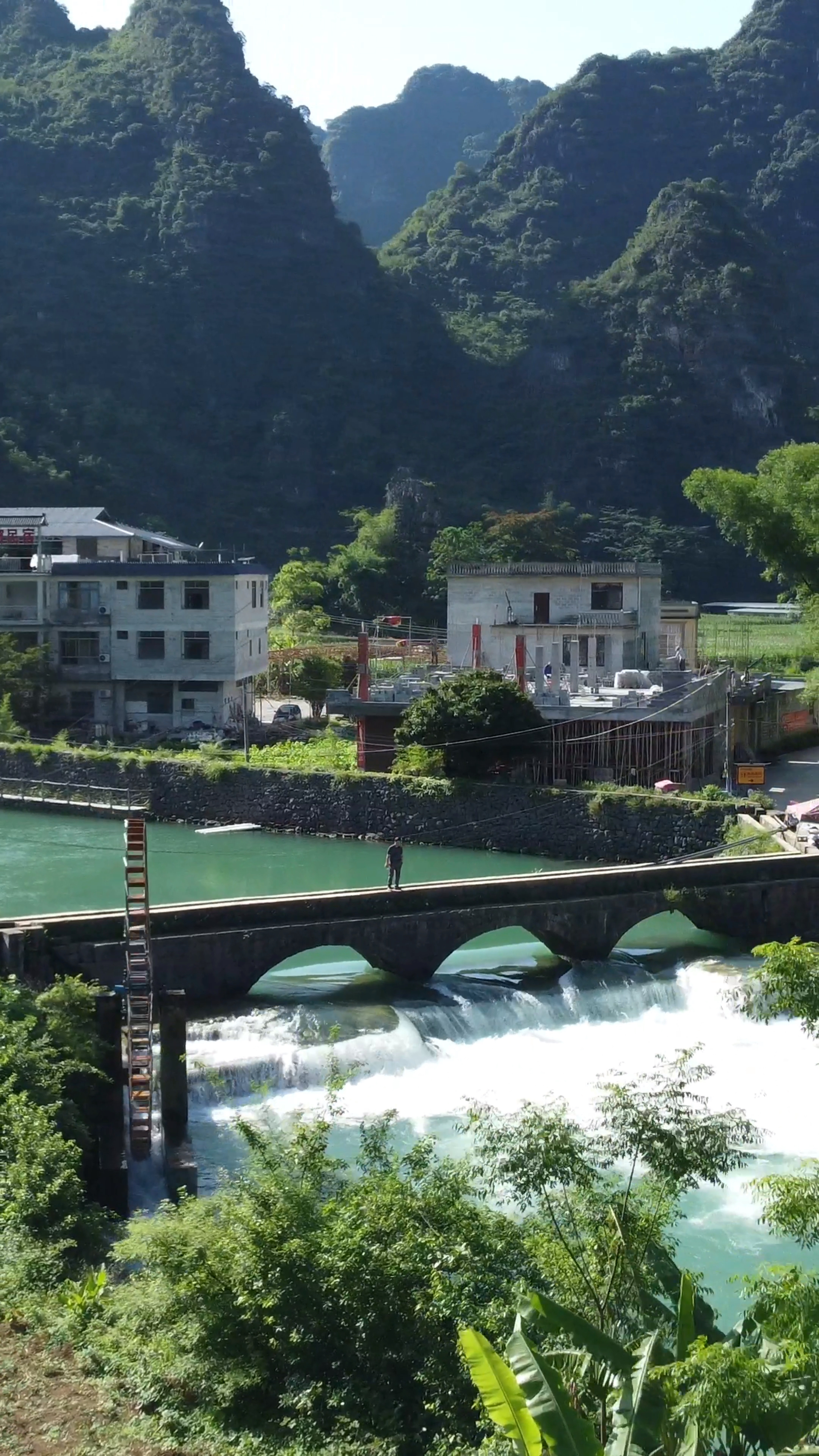 航拍都安吞榜天窗现在水已足够多了喜欢游泳的可以准备了