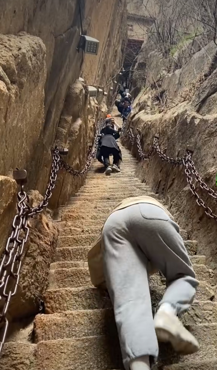 游人爬华山好玩吗.