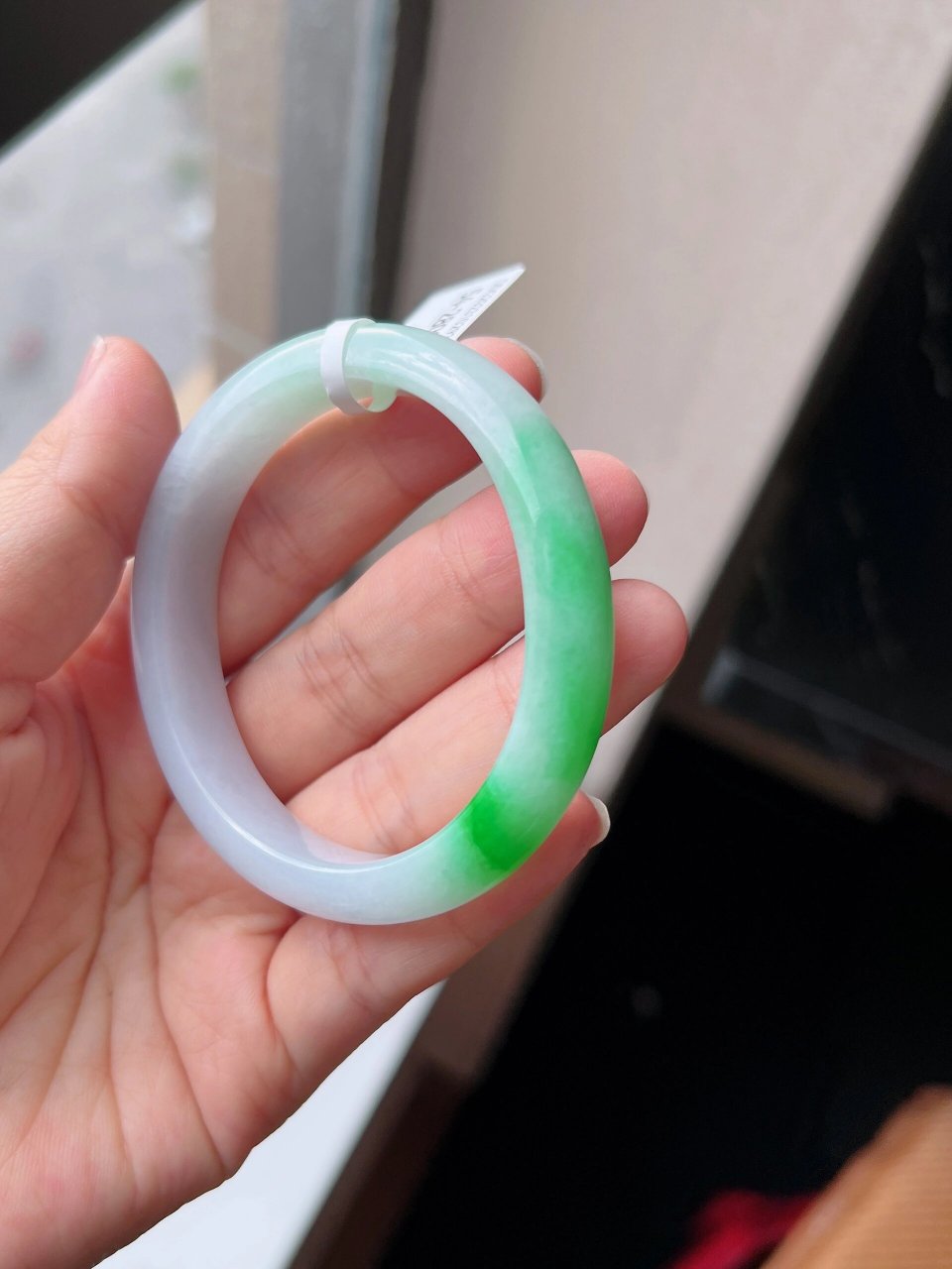 白底青飘阳绿贵妃翡翠手镯54圈口 尺寸:54*12*9.