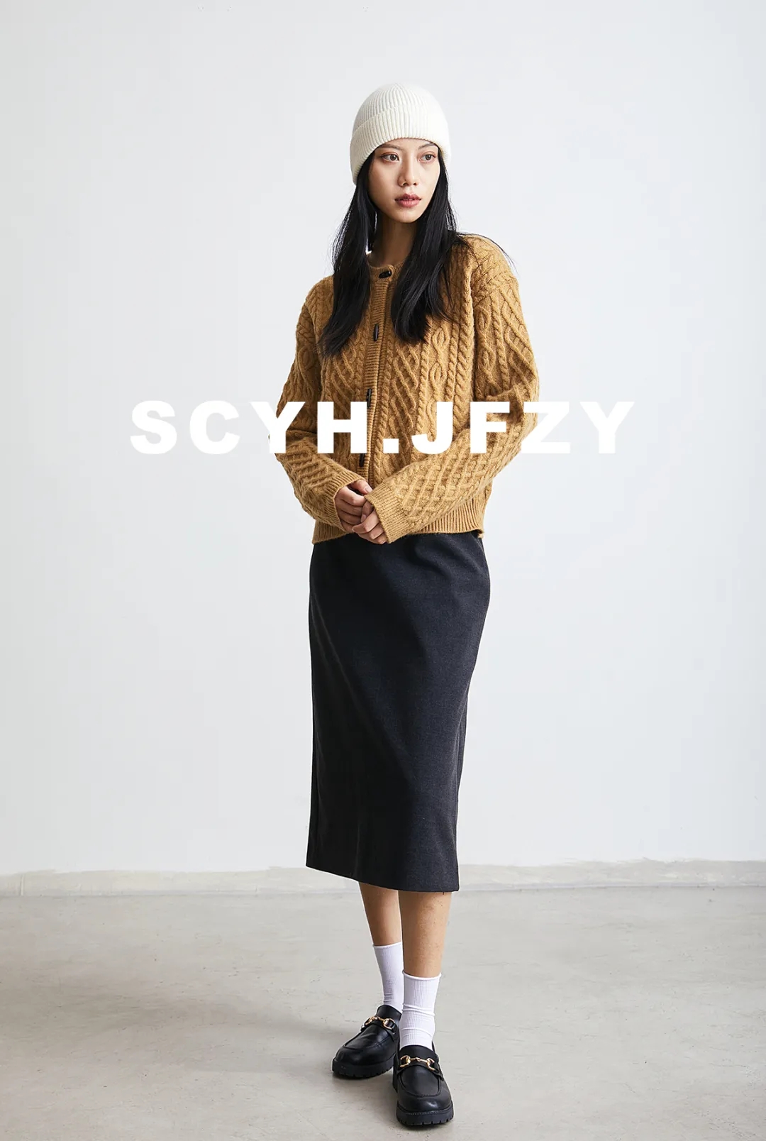 延续素简实用主义设计理念三川一禾营造秋冬穿搭