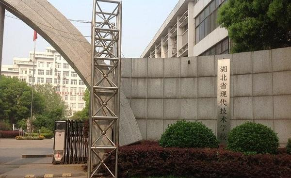 出校门就是光谷,湖北广播电视大学,是离光谷最近的1所大学