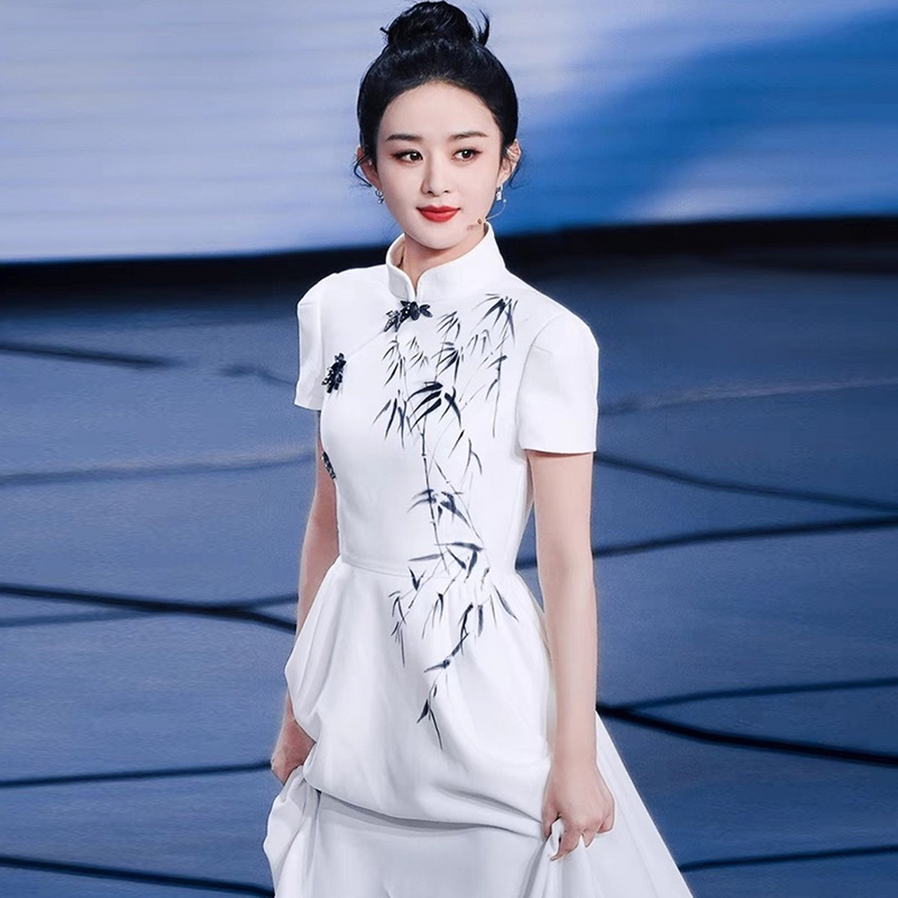 赵丽颖的一款新中式中国风连衣裙, 时尚大方又得体. #新中式穿搭大赏