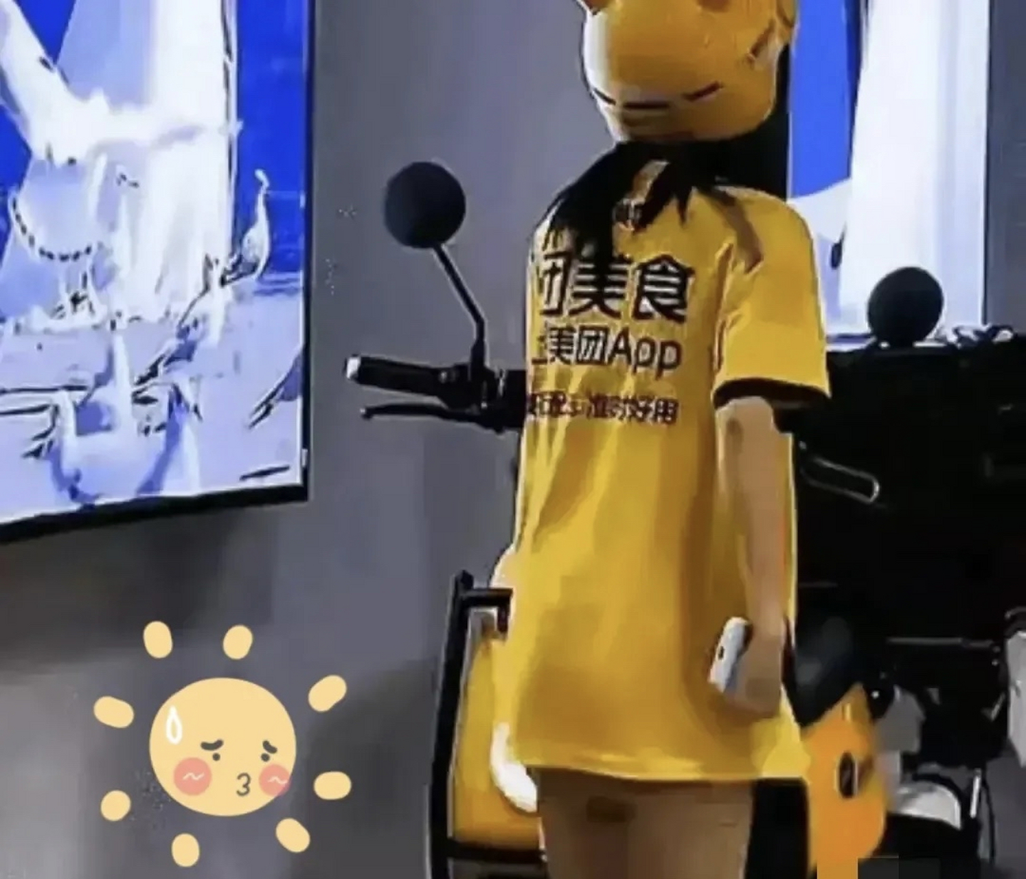 路遇一名美女骑手,累得扶墙而行,看着很心疼"……不得不说,这一届