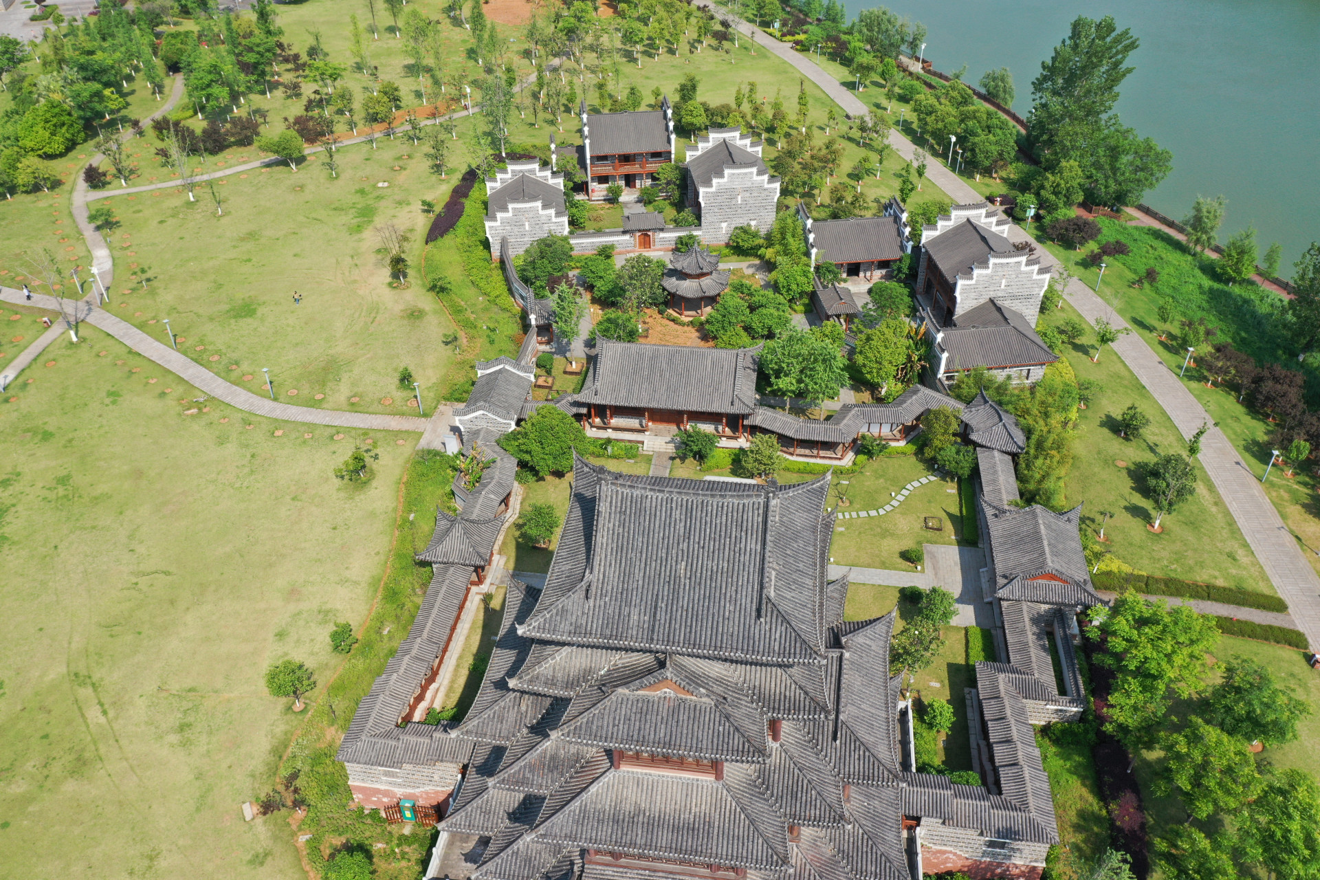 衡阳市东洲岛上的标志性景点夫之楼,每次从那经过都是大门紧锁或用