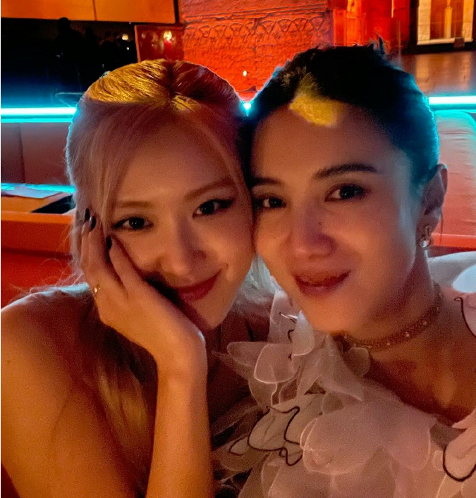 宋佳朴彩英同框自拍引瞩目 宋佳是哪个经纪公司的个人资料简介
