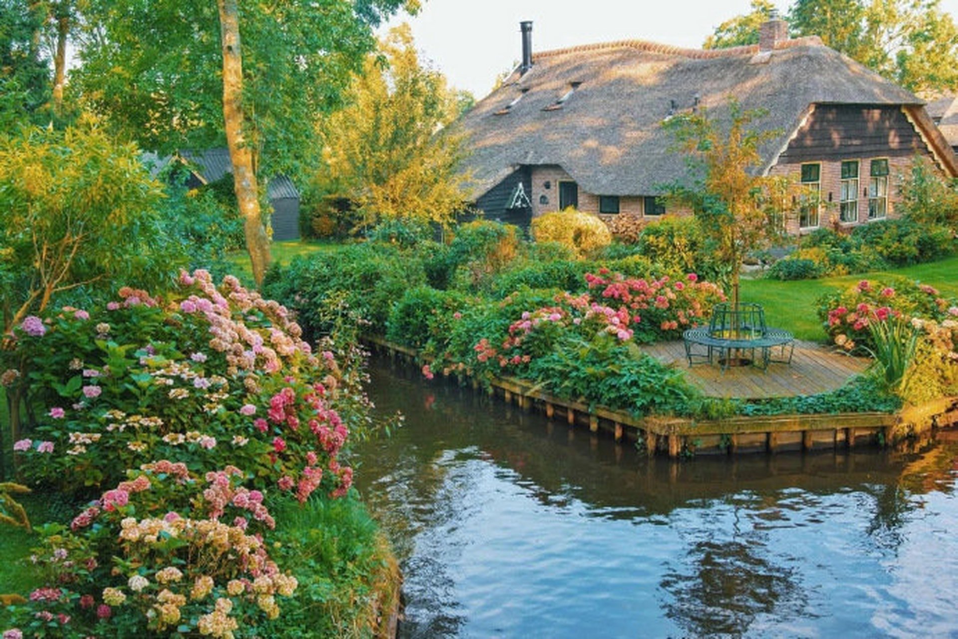 [cp]荷兰羊角村,清新幽静,鸟语花香,一幢幢小屋透着童话般的气息!