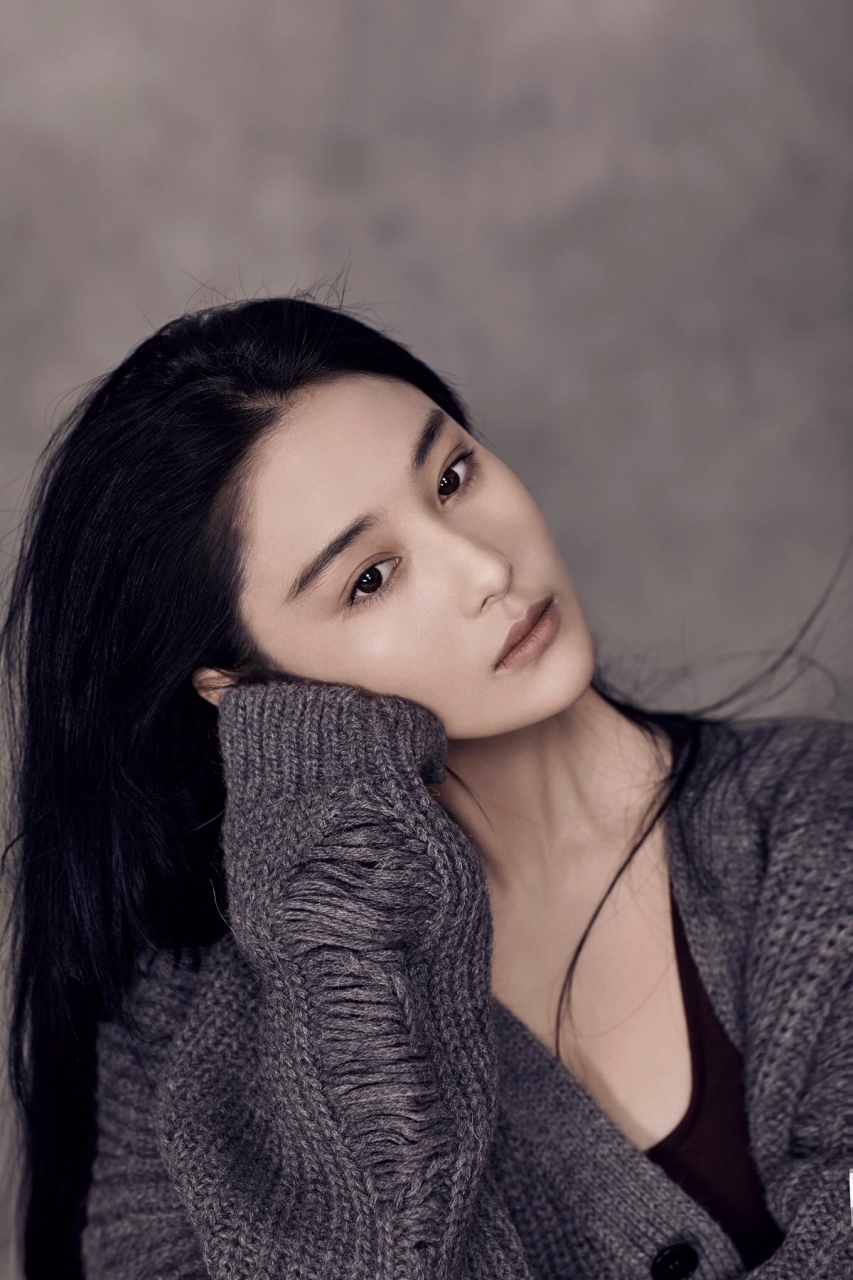 张馨予(原名张燕),1987年3月28日出生于江苏省苏州市昆山市,中国内地