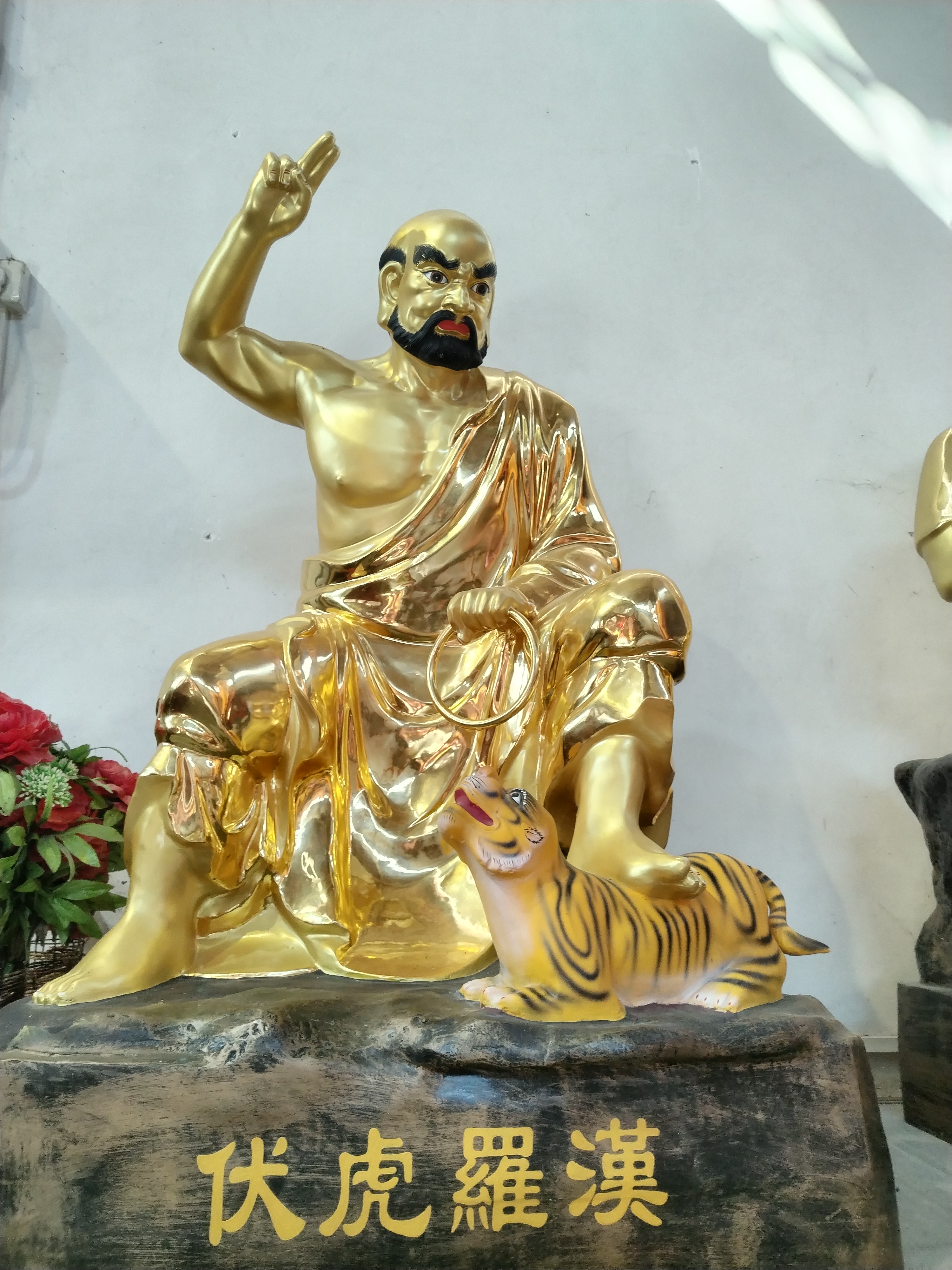 另外十六位,形态和名字也都是很有趣的:挖耳罗汉,布袋罗汉,芭蕉罗汉