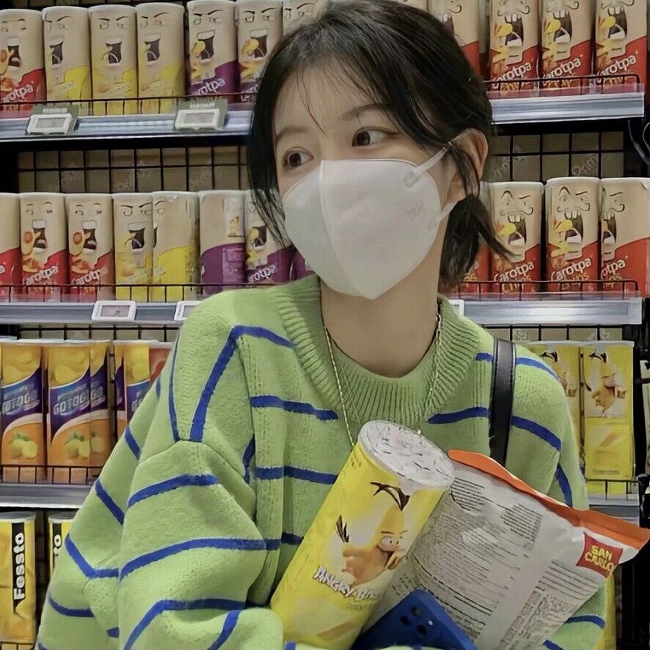 昨天,老公下班回来时,我迫不及待地让他帮我查询一下退休金金额.