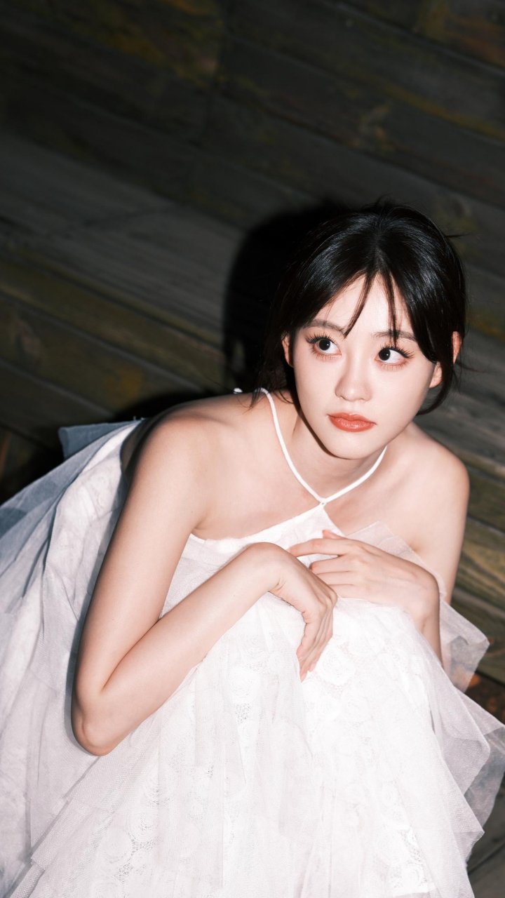 祝绪丹甜美小吊带写真壁纸