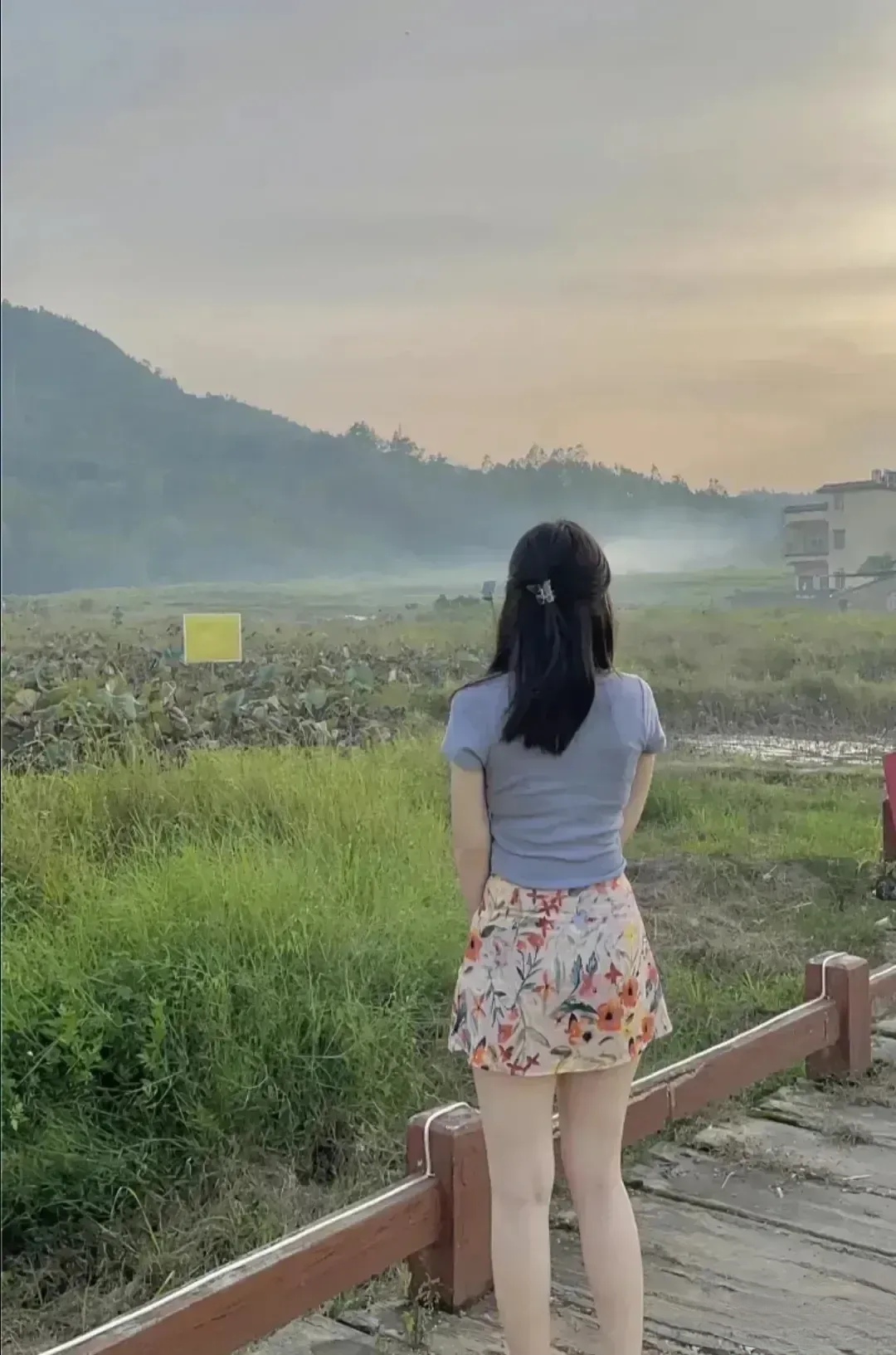 抽烟喝酒样样在行我们九零后跟她们在一起完全落后了我身边就有这样