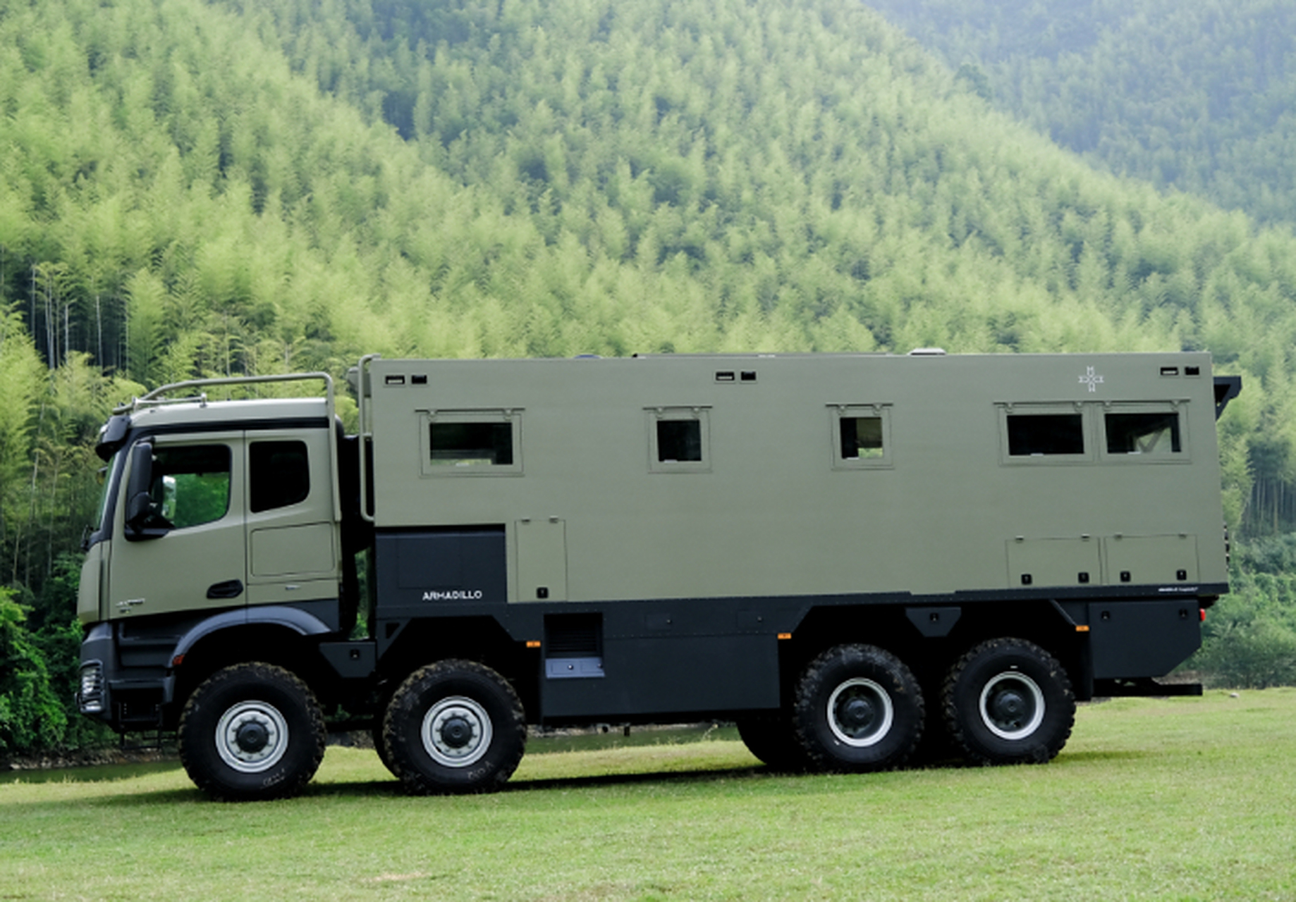 平行进口征服者德国曼越野房车8x8