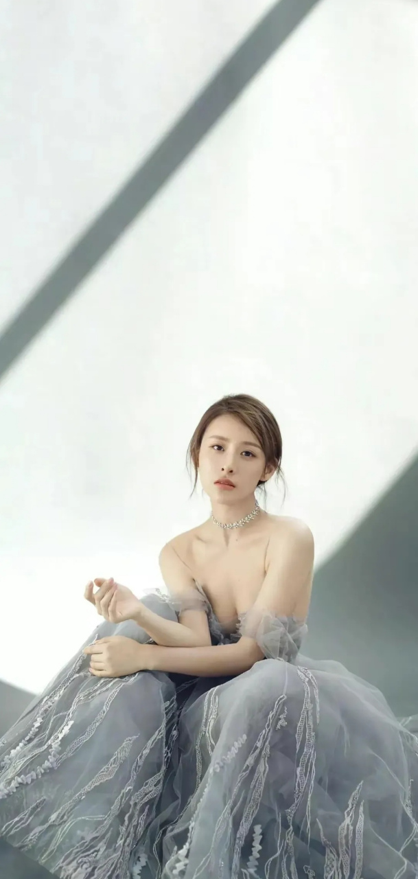 一组贾青姐姐不同款式不同颜色裙子搭配展示 展示贾青迷人身材比例真