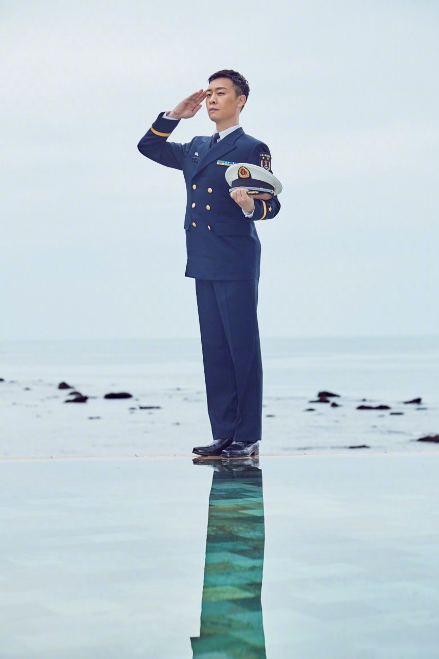 张译九宫格都不放下的军装照,就问一句有没有被帅到的?