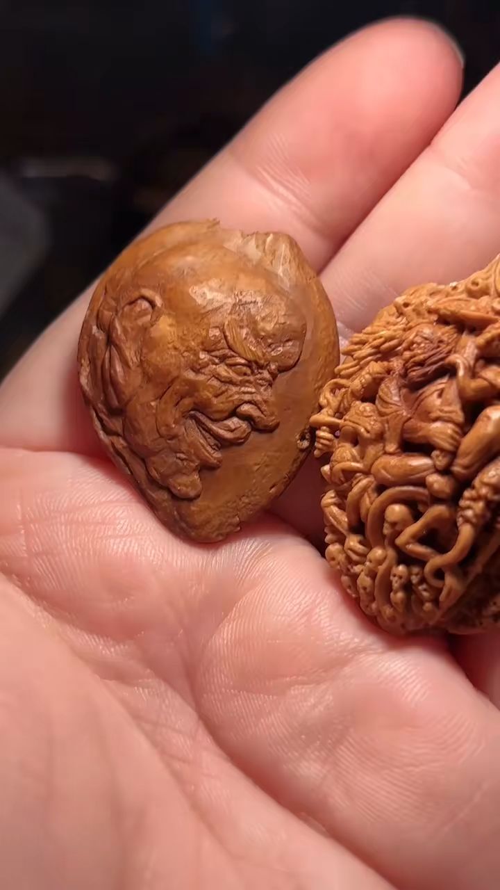 杏核桃核雕刻作品欣赏