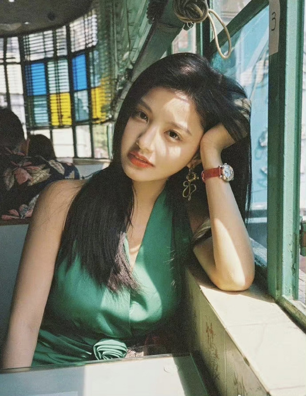 张翰新恋情# 张翰新女友,"亚洲小姐"高文君,长相很有港风的范儿,参加