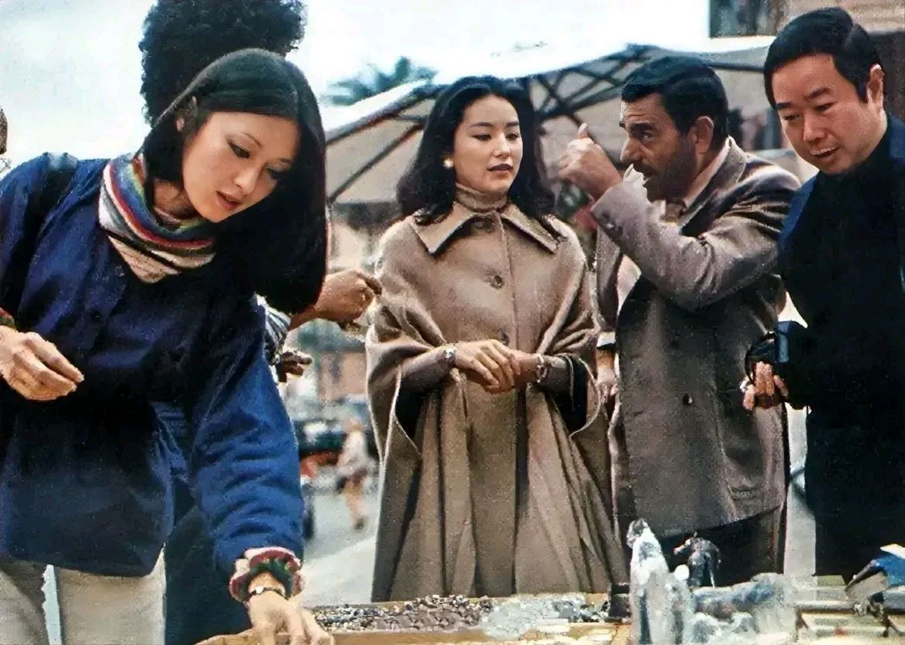 1977年,林青霞和胡因梦,一张罕见的留影,照片中的她们有着迷人的气质