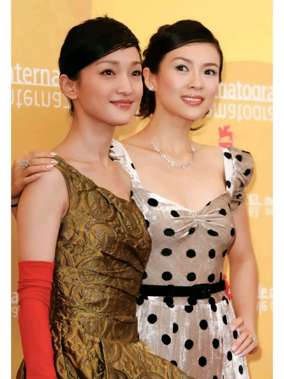 章子怡和周迅的合照