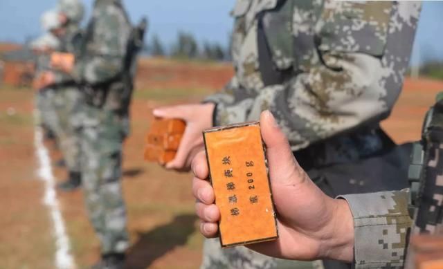 军校趣事:爆破演练时突发险情,教员事后破天荒请学员喝酒压惊!