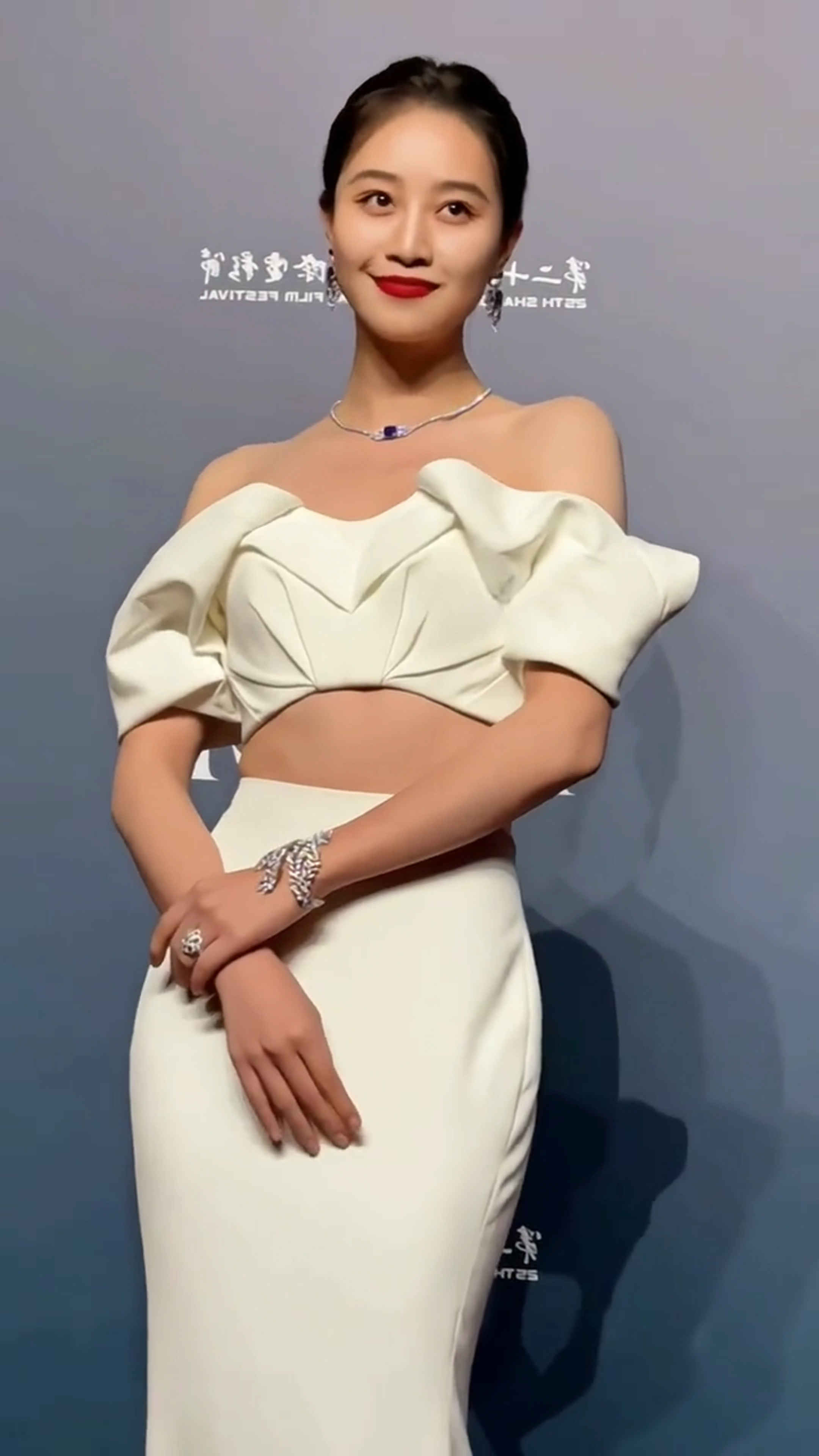 蓝盈莹这身材管理的真好