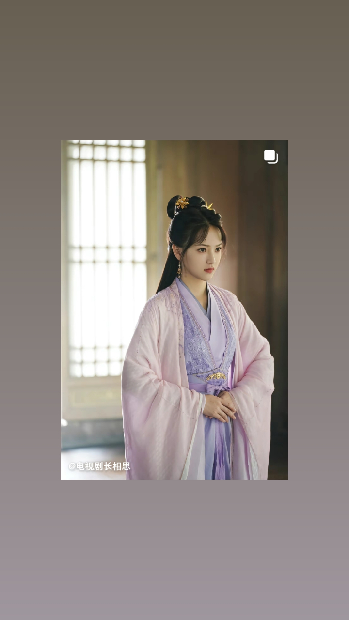 她貌美如花,身份地位虽比不得馨悦,但也不低,武力