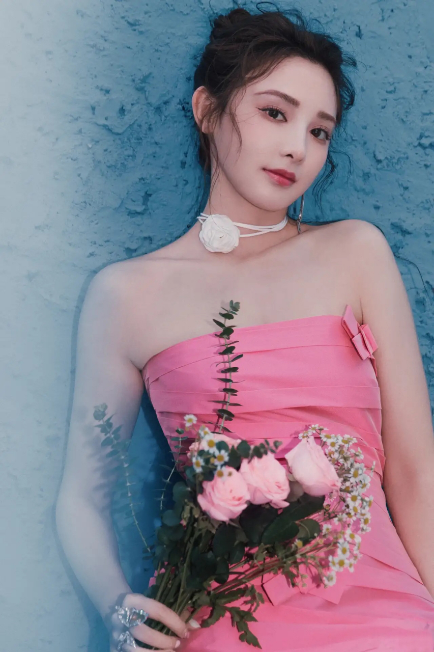 图赏:优雅妩媚的彭小苒