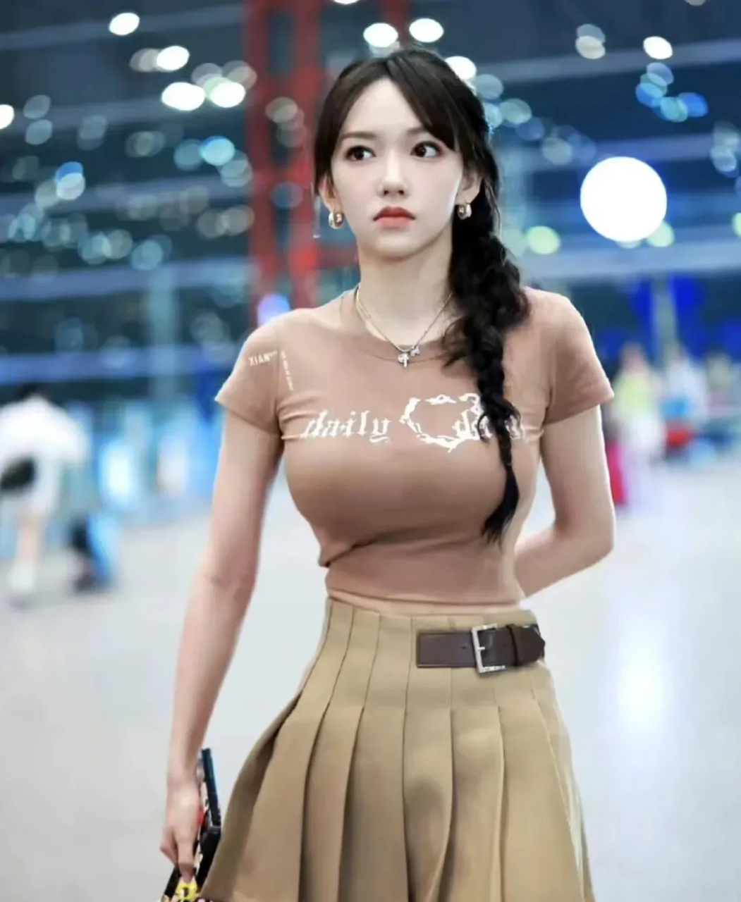 程潇方避遥与梁朝伟的传闻#  程潇这是肿了吗?