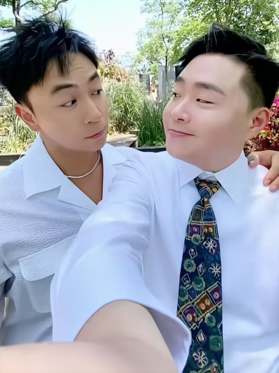 郝劭文结婚了,释小龙担任伴郎,两人再度同框!