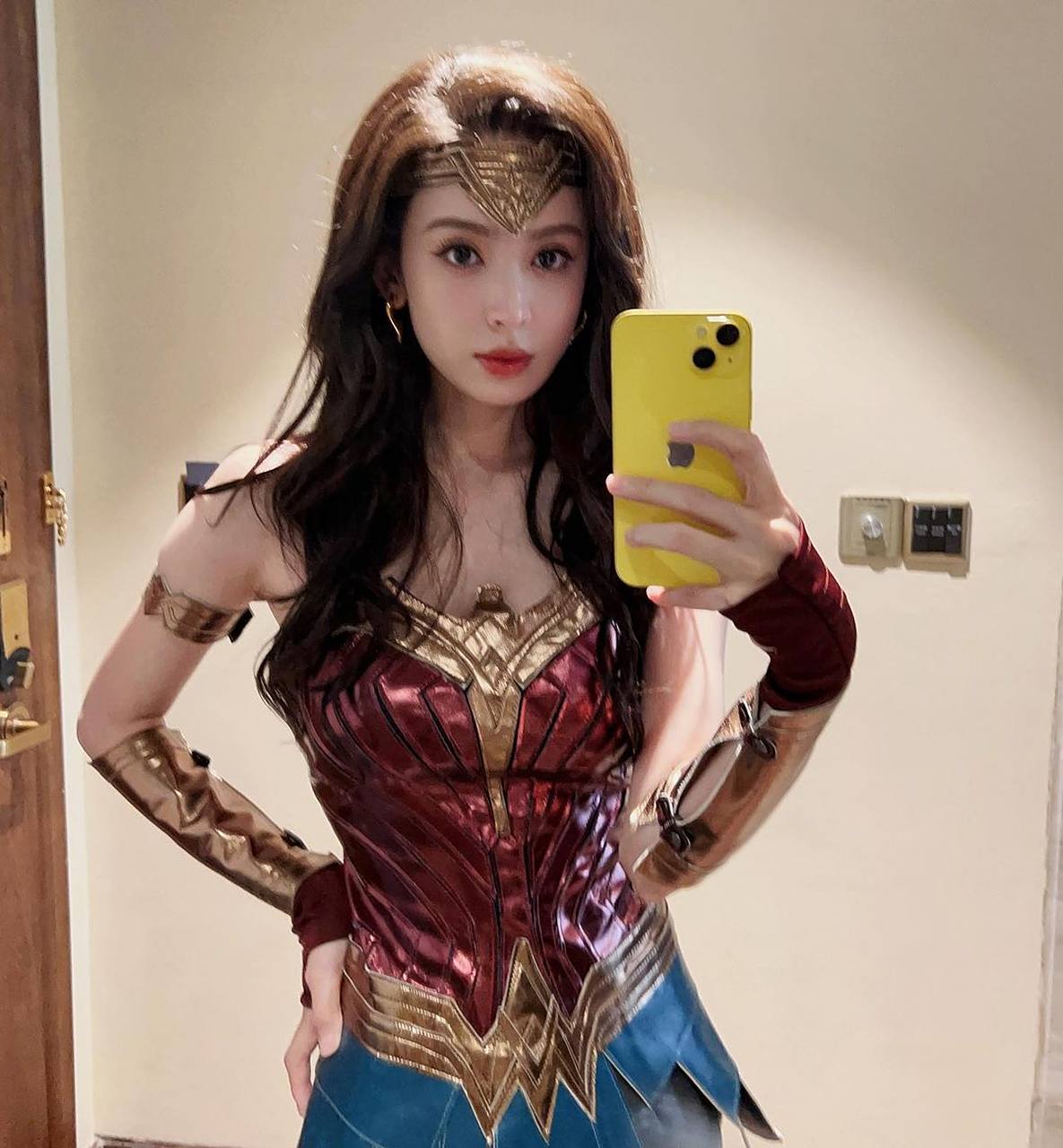 古力娜扎化身神奇女侠,不仅美貌惊艳,造型飒爽穿搭满分