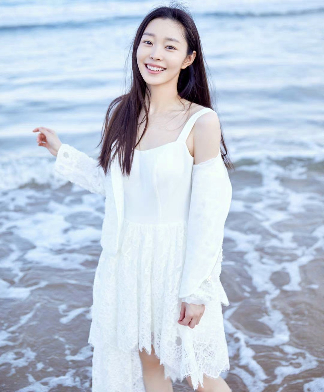 宋轶海边小仙女,温婉清新,乖巧怡人哦!