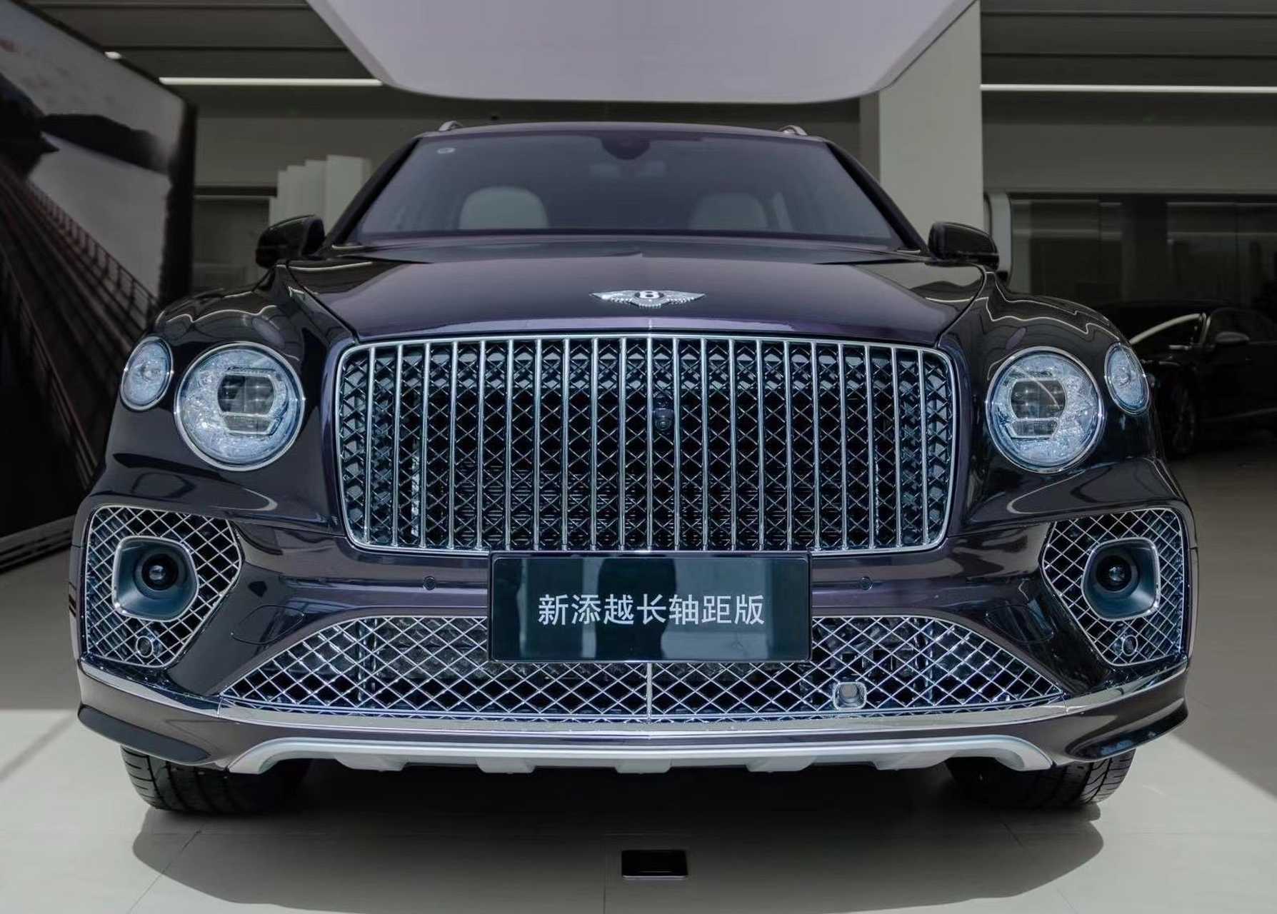 宾利添越加长版