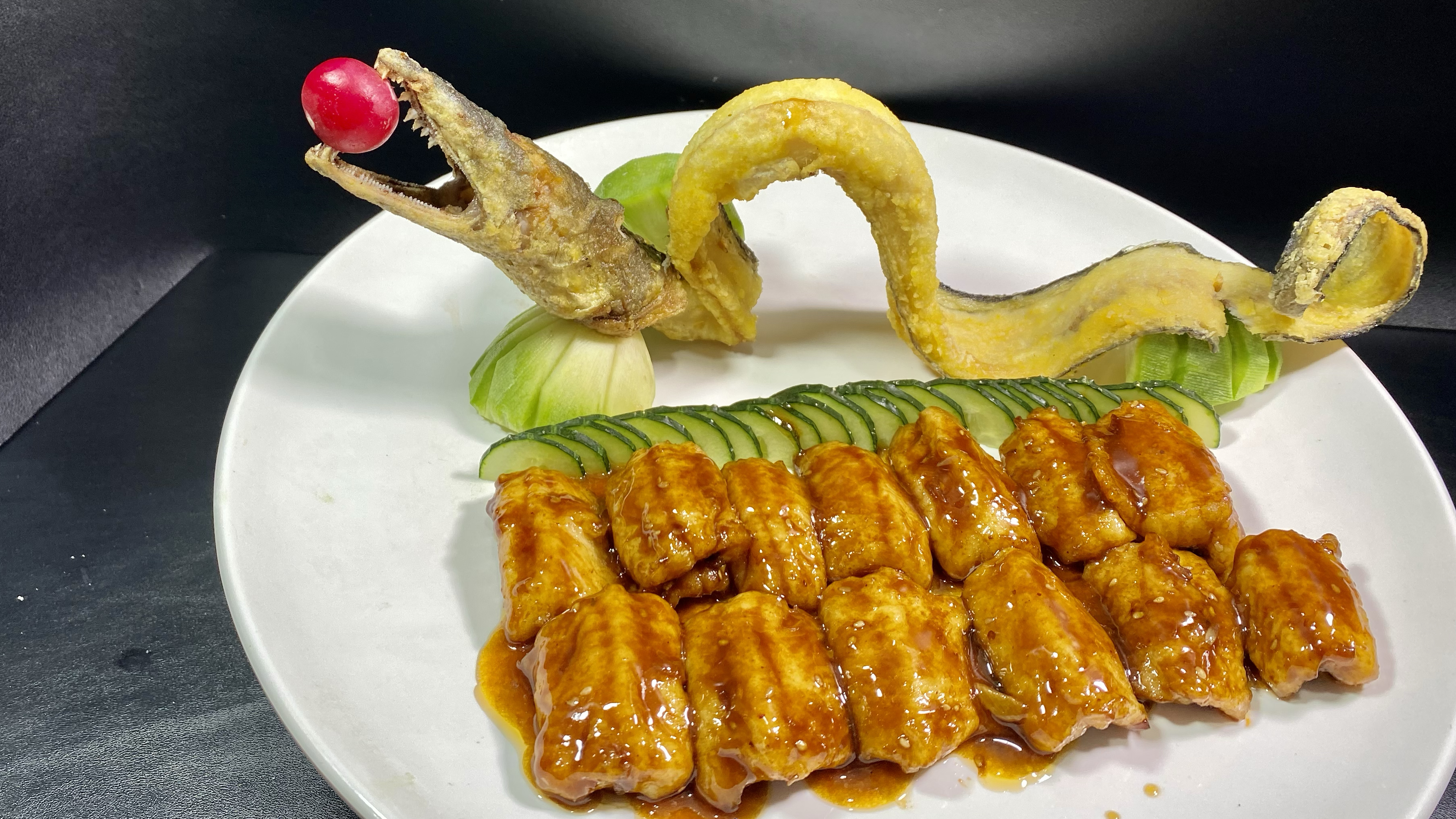 鳗鱼新做法,这样做的鳗鱼既好看还好吃,菜名该叫什么好呢