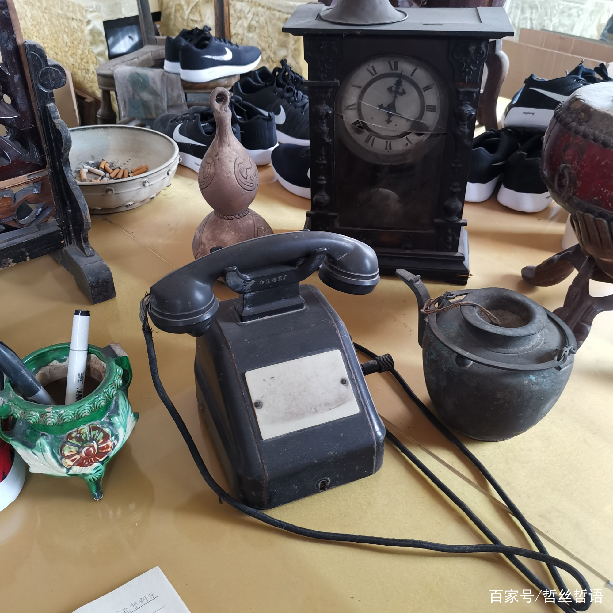 20多年前的手摇电话机(60年代老式手摇电话机)