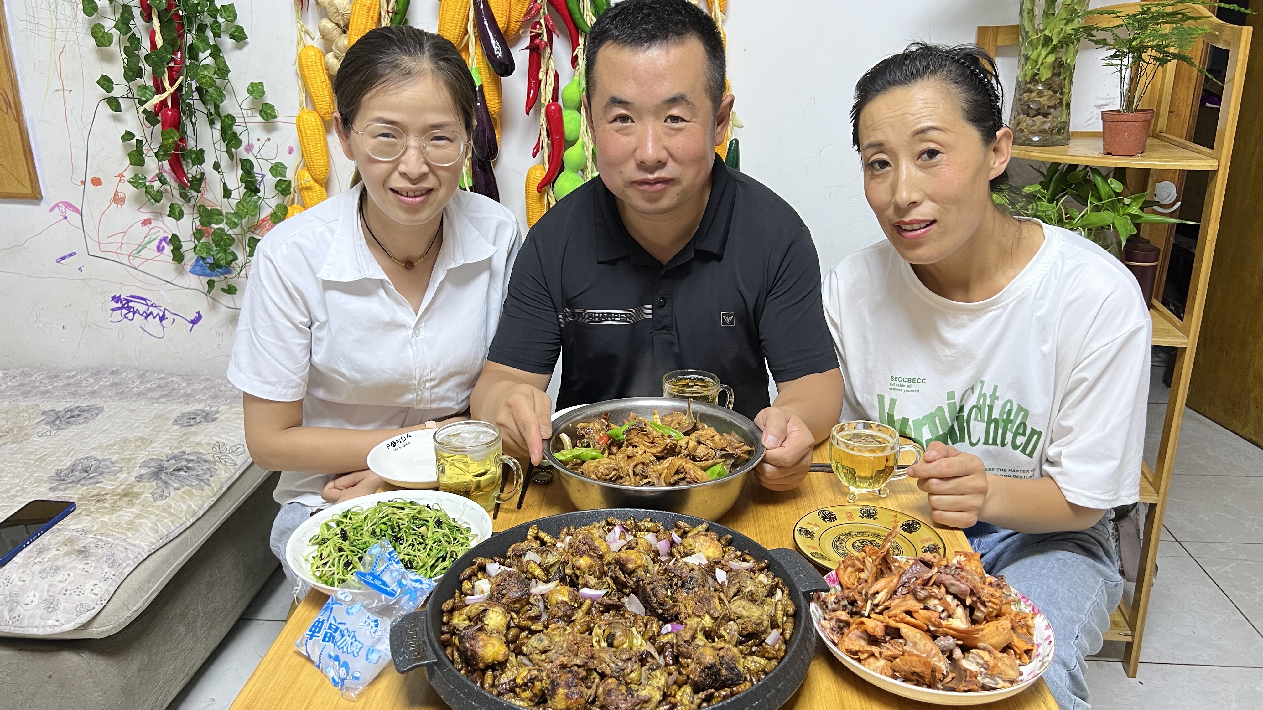 30个毛蛋,1只公鸡,锅哥做全鸡宴陪小姨子喝点,一口一个喷香