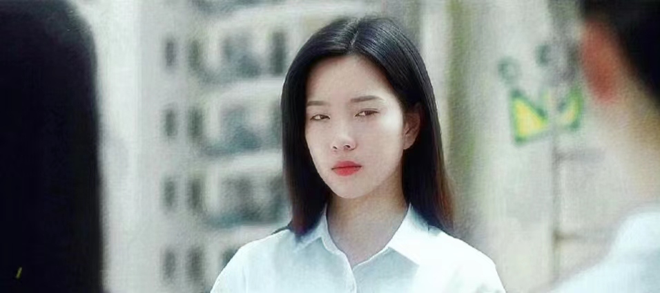 女主不够乖,男主不够坏!《白日梦我》看了个片头就把我劝退了