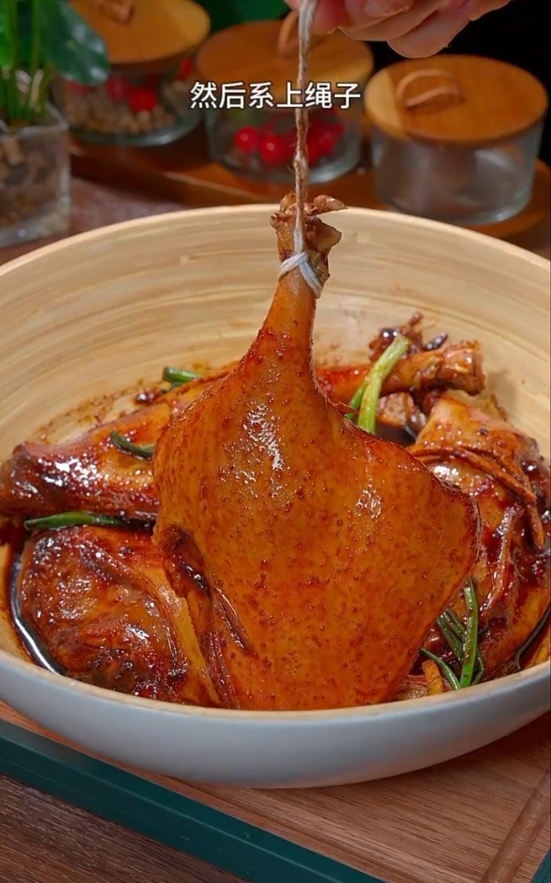 今天我来分享一下如何制作美味的腊鸭腿,让大家提前感受一下浓浓的年