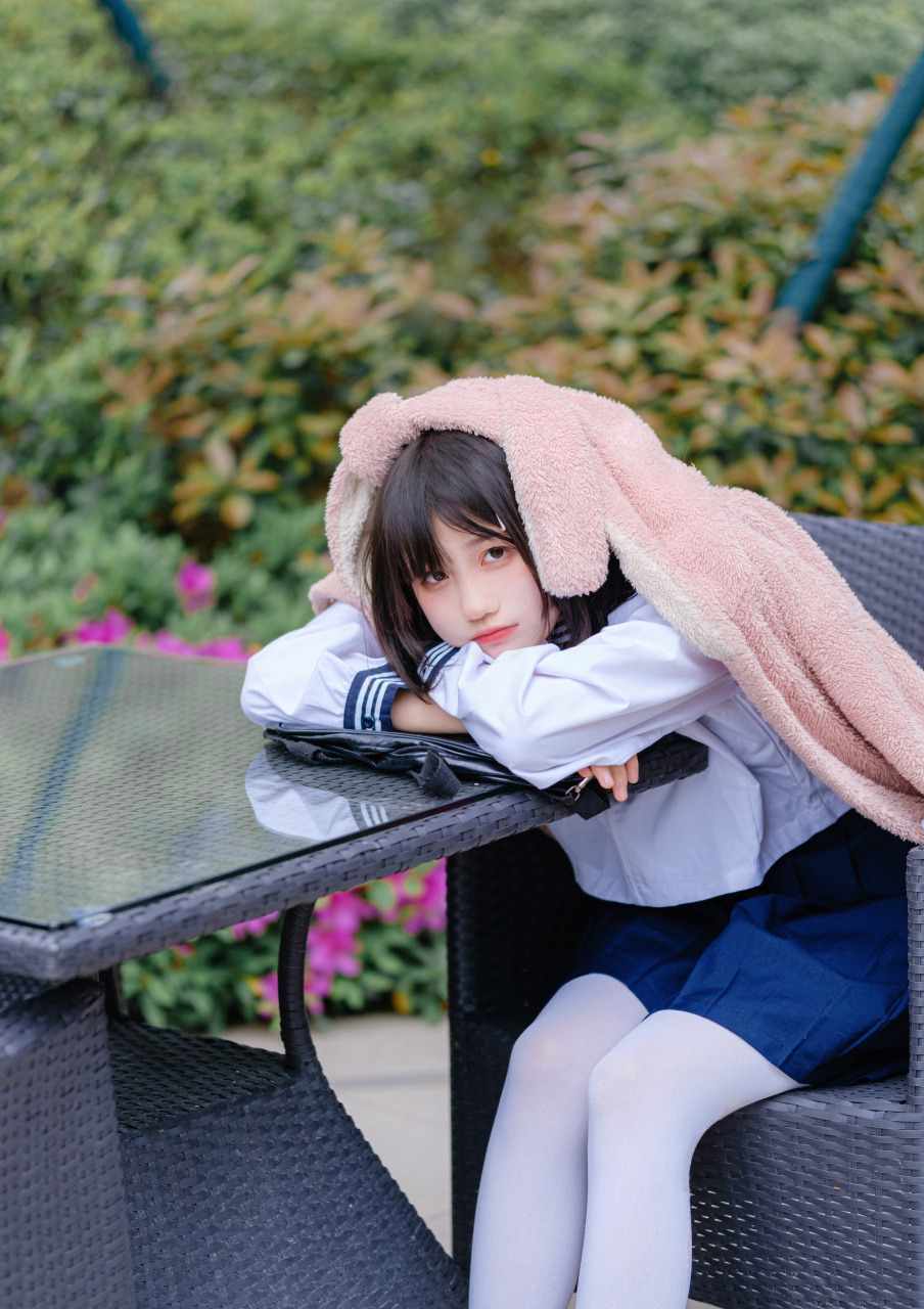jk制服# 好可爱的短发jk妹子,这身可爱的蓝白色水手服,配上白丝裤袜