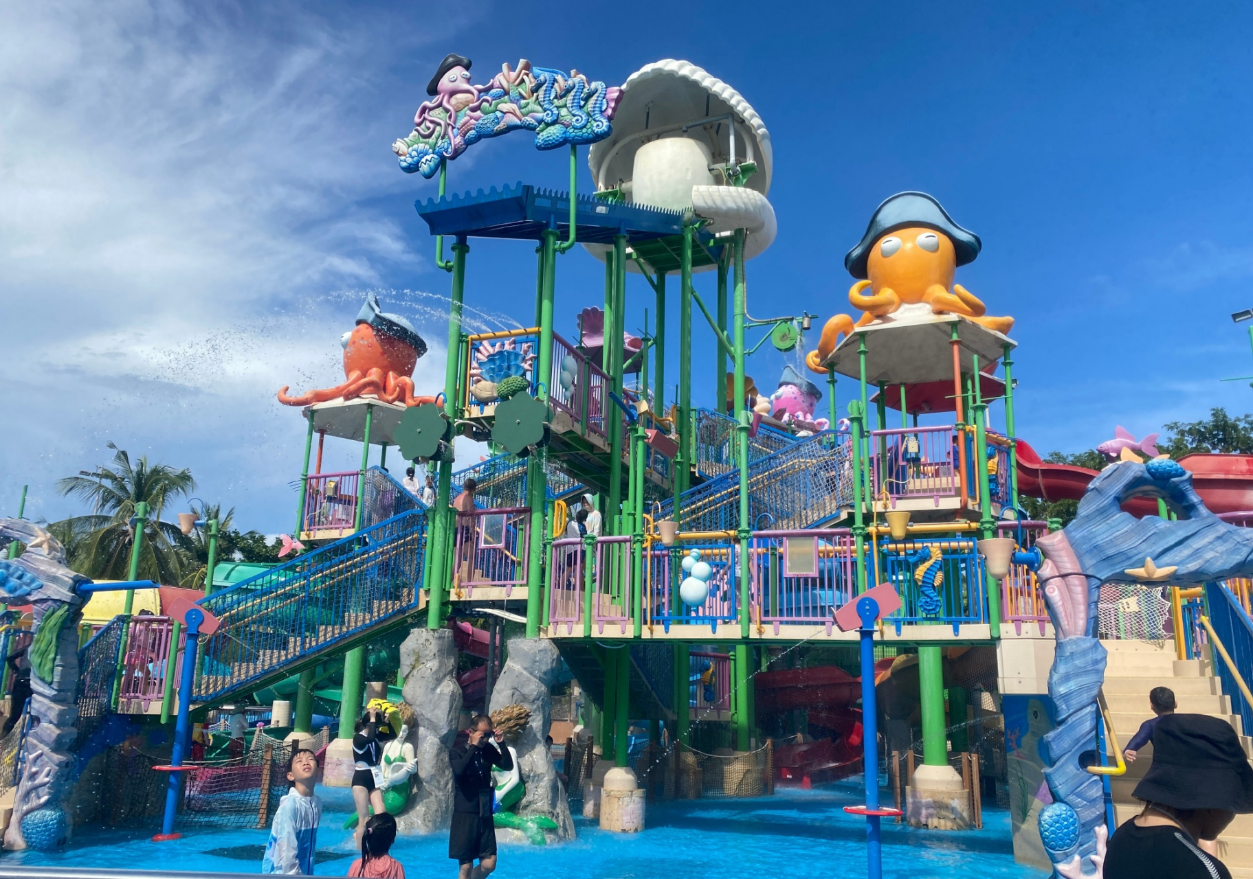 三亚亚特兰蒂斯水世界保姆级游玩攻略 乐园位置:坐落在三亚海棠湾