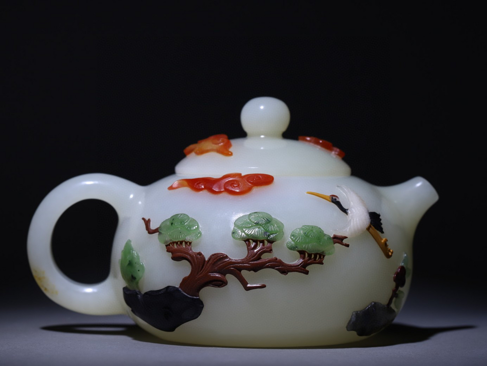 和田玉八宝镶嵌茶壶 高7.5厘米.长12.3厘米.宽9厘米.重239.2克