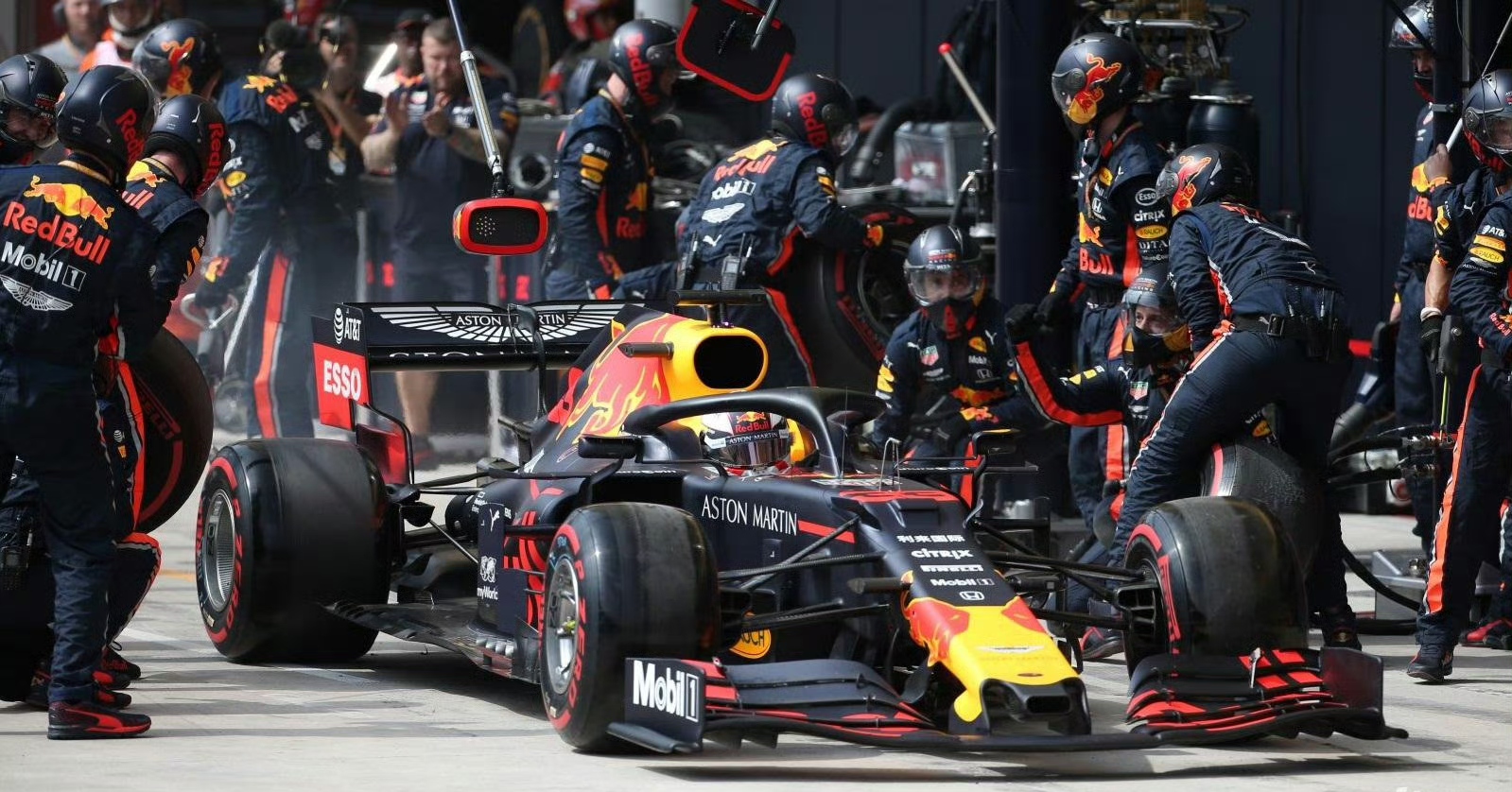 迈凯伦车队创造f1 历史最快停站换胎记录