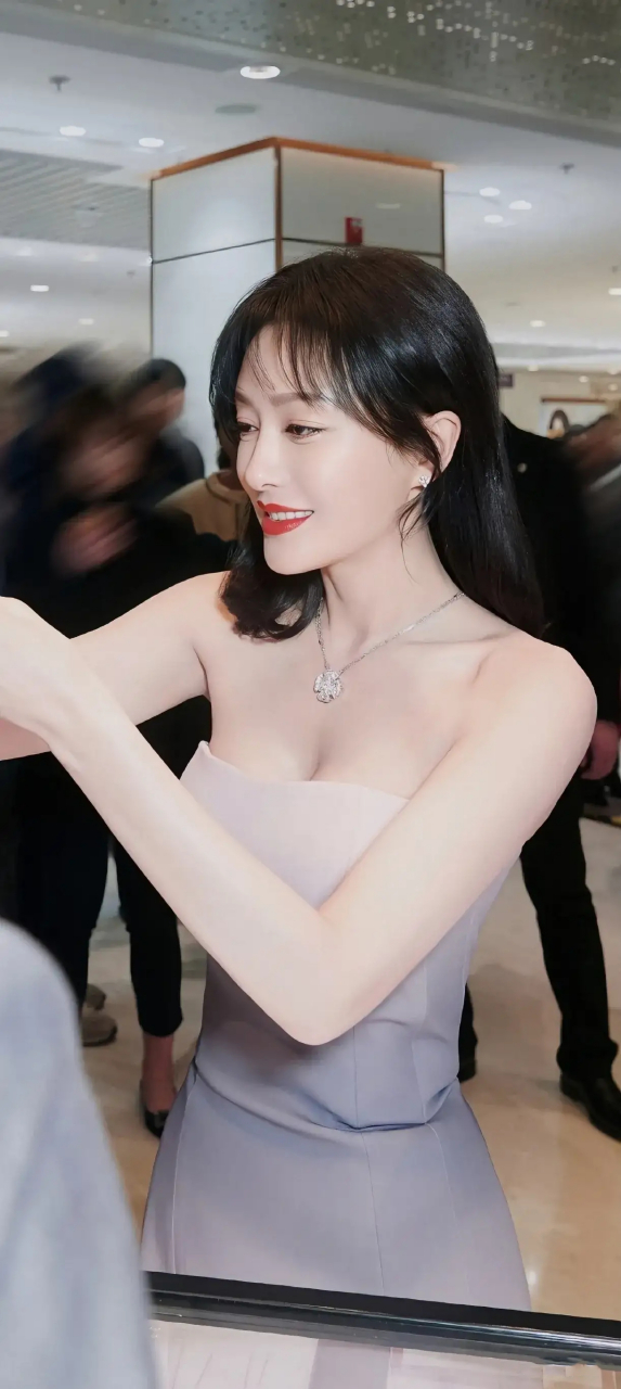 2023年03月14日秦岚精美图集#明星# #秦岚