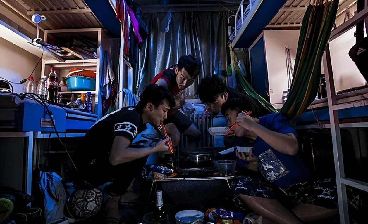 当代大学生的现状,"奶头乐"蔓延在学生身边,而学生还执迷不悟