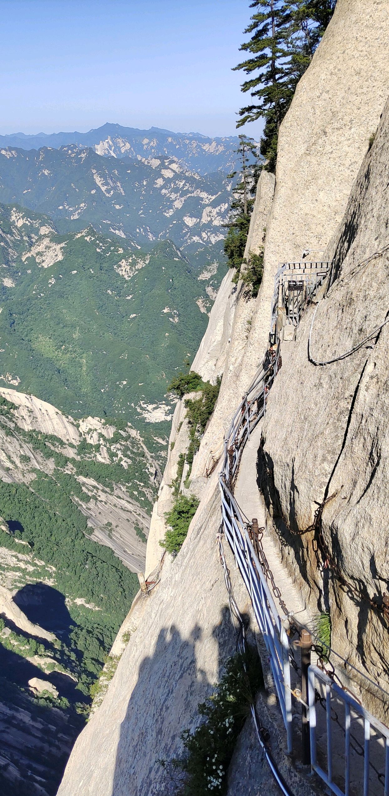 华山栈道全景图片